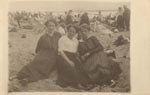 Drei Frauen am Strand Drei Frauen am Strand