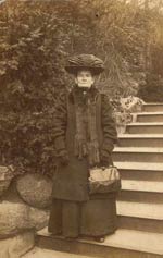 Frau in Tracht Frau in Tracht