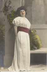 Frau vor Vase Frau vor Vase