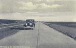 Automobil auf Betonweg Automobil auf Betonweg